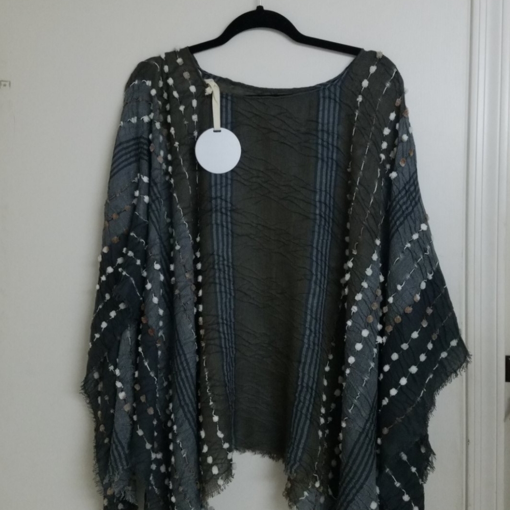 Demdaco Textured Poncho Gray
